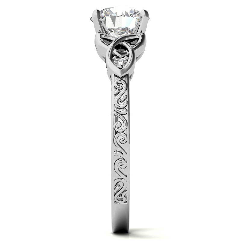 Anillo de compromiso de oro de 10 quilates con moissanita redonda y nudo celta como piedra lateral.-7