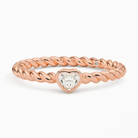 Verlovingsring op maat, gemaakt van 10 karaats roségoud met hartvormige, in het laboratorium gekweekte diamant.