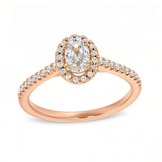 Anillo de compromiso personalizado con halo de diamantes cultivados en laboratorio de talla ovalada en oro rosa de 10 quilates