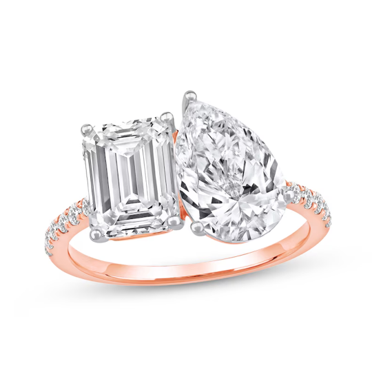 Bague de fiançailles en or rose 10 carats, sertie de diamants ovales et d'émeraude de synthèse (poids total : 1,25 à 6,25 carats), certifiés IGI (couleur D, pureté VVS1-VS1).