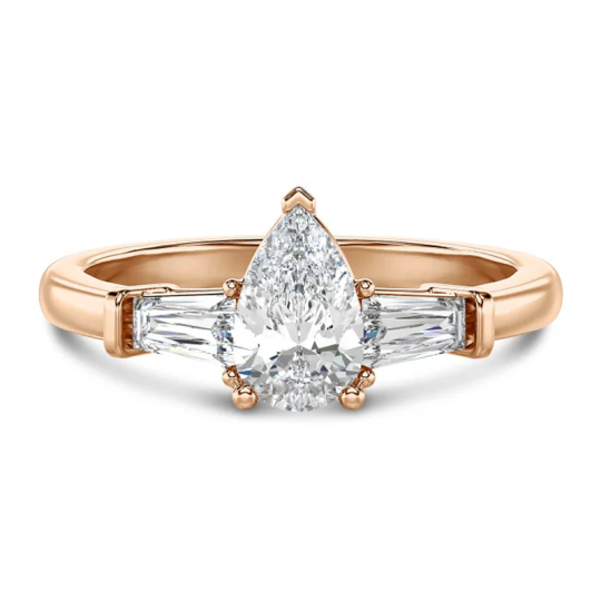 Anillo de compromiso de oro rosa de 9 quilates con moissanita talla pera de 1,5 quilates