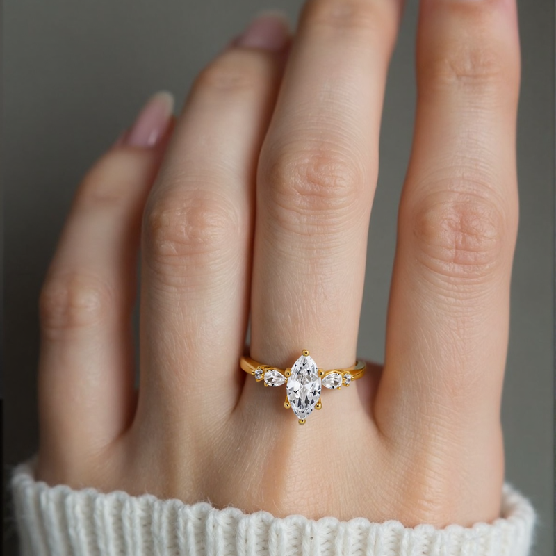 Anel de Noivado Personalizado em Ouro Rosa 18K com Diamante Sintético em Corte Marquise-3