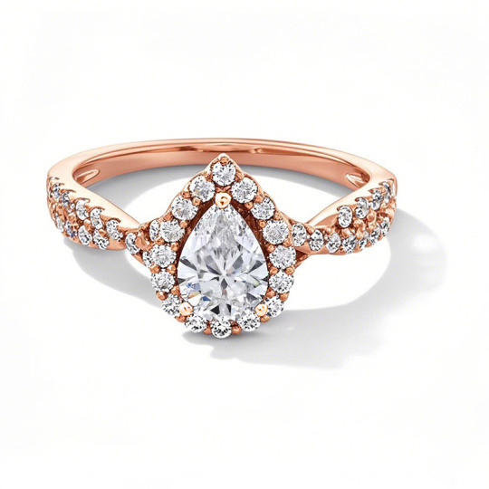 Verlovingsring van 10 karaats roségoud met peervormige, in het laboratorium gekweekte diamanten en een op maat gemaakte gedraaide band met halo-effect.