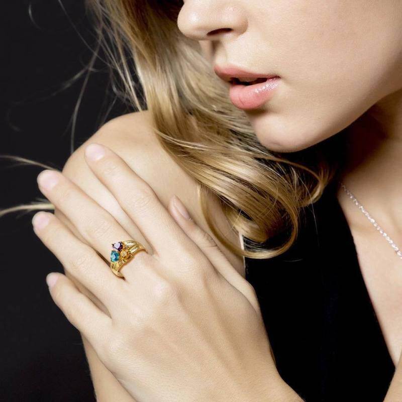 Anillo clásico personalizado con nombre y cristal en oro rosa de 18 quilates-3