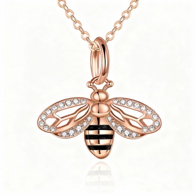 Collar con colgante de abeja de oro rosa de 18 quilates y circonitas cúbicas-1