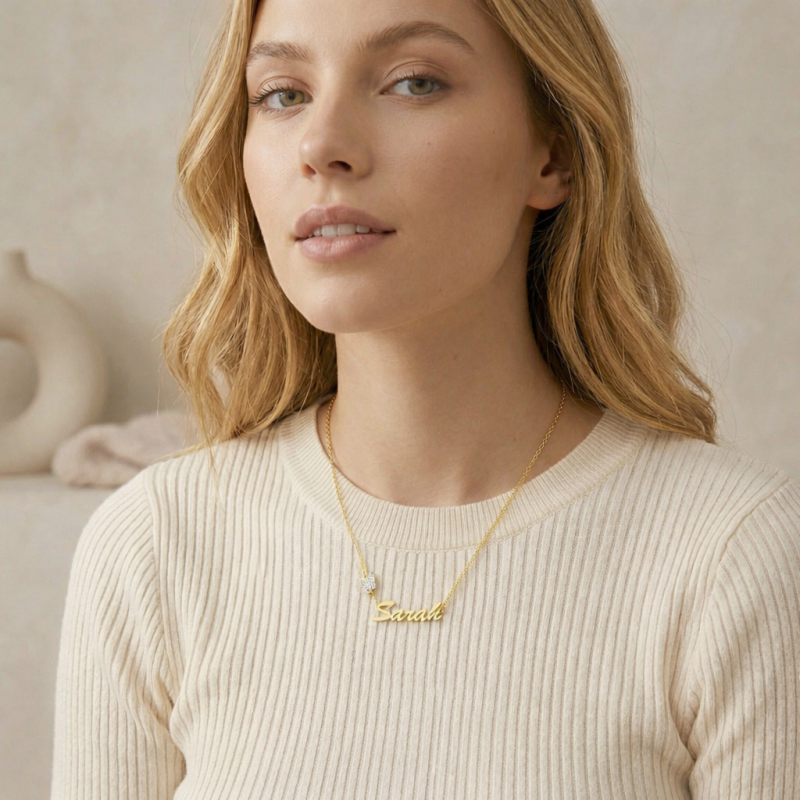 Klassische Schmetterlingskette aus 10-karätigem Roségold mit Zirkonia und personalisiertem Namen-2