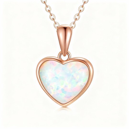 Collar con colgante de corazón de ópalo tallado en oro rosa de 10 quilates