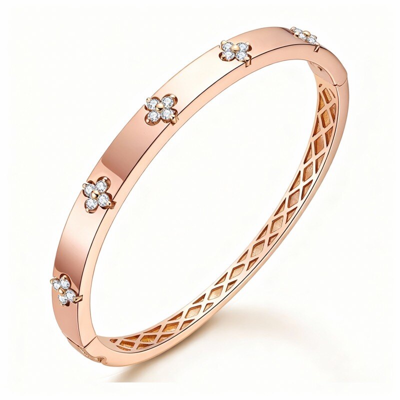 Schlichter Armreif aus 10-karätigem Roségold mit Moissanit-Vierblatt-Kleeblatt-Motiv-1