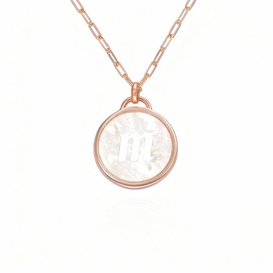 Collar con colgante de inicial personalizada en oro rosa de 9 quilates y nácar
