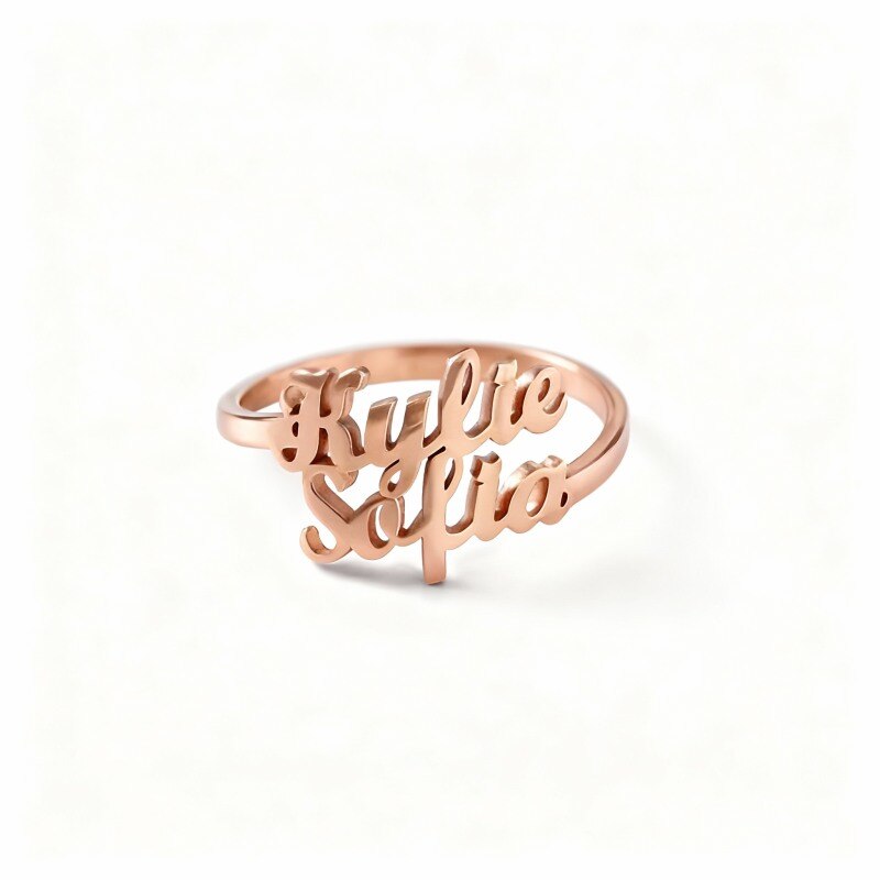 Anillo clásico personalizado con nombre en oro rosa de 10 quilates-14