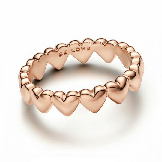 Bague personnalisée en or rose 10 carats avec gravure et cœur.