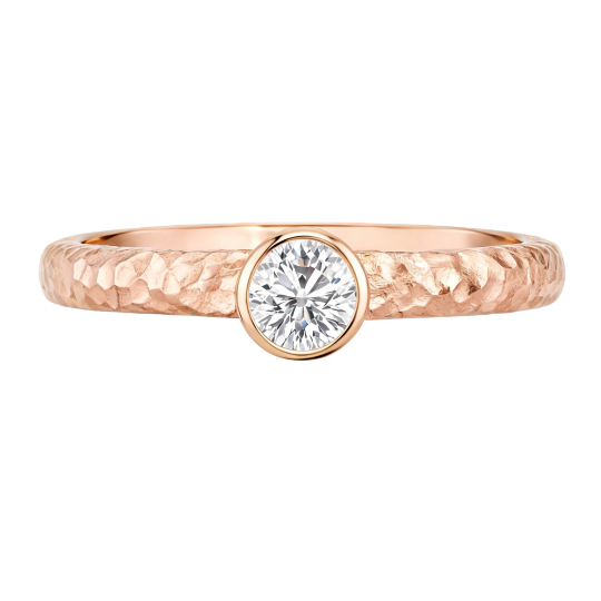 Verlobungsring aus 10-karätigem Roségold mit 1 ct rundem, im Labor gezüchtetem Diamanten und unregelmäßigen Hammerschlagspuren
