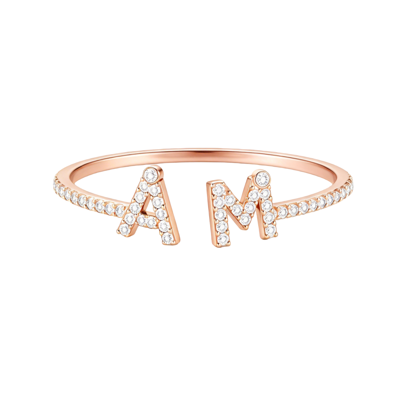 Anillo con inicial personalizada de moissanita redonda tallada en oro rosa de 10 quilates-1
