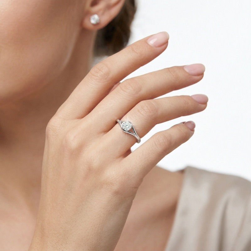 18K White Gold 1 CT Round Cut Moissanite Ring-2