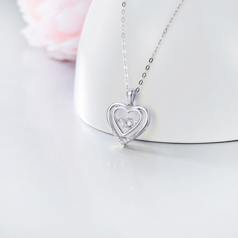 Collar con colgante de corazón de moissanita en oro blanco de 14 quilates-3