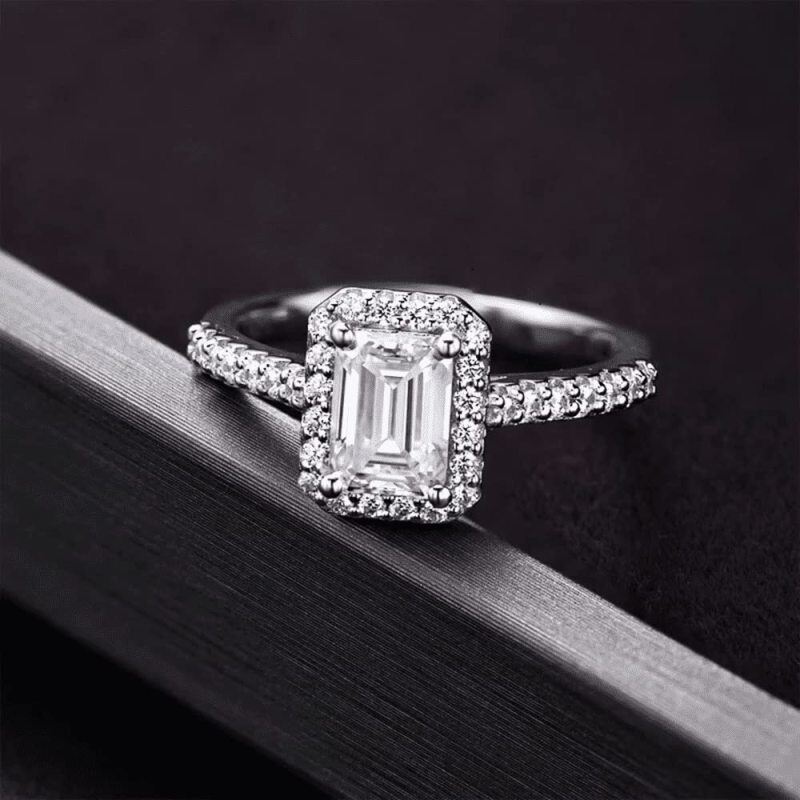 Anillo de compromiso de oro blanco de 14 quilates con moissanita talla esmeralda-4