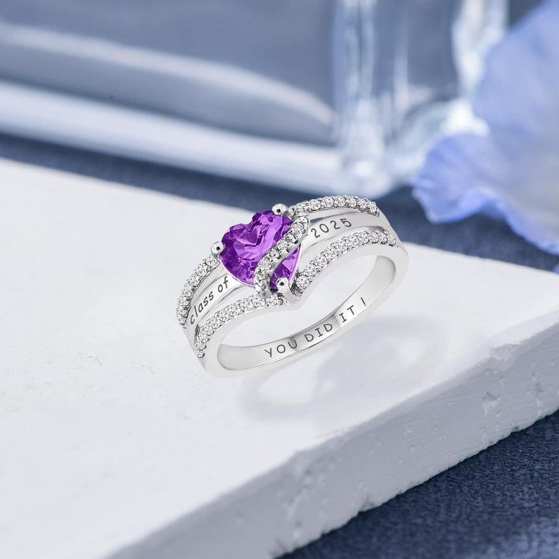 Anillo de clase personalizable con piedra natal y grabable, en oro blanco de 14 quilates con forma de corazón-3
