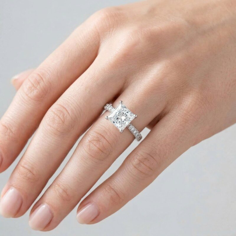 Anillo de compromiso de moissanita con corte princesa en oro blanco de 14 quilates-2