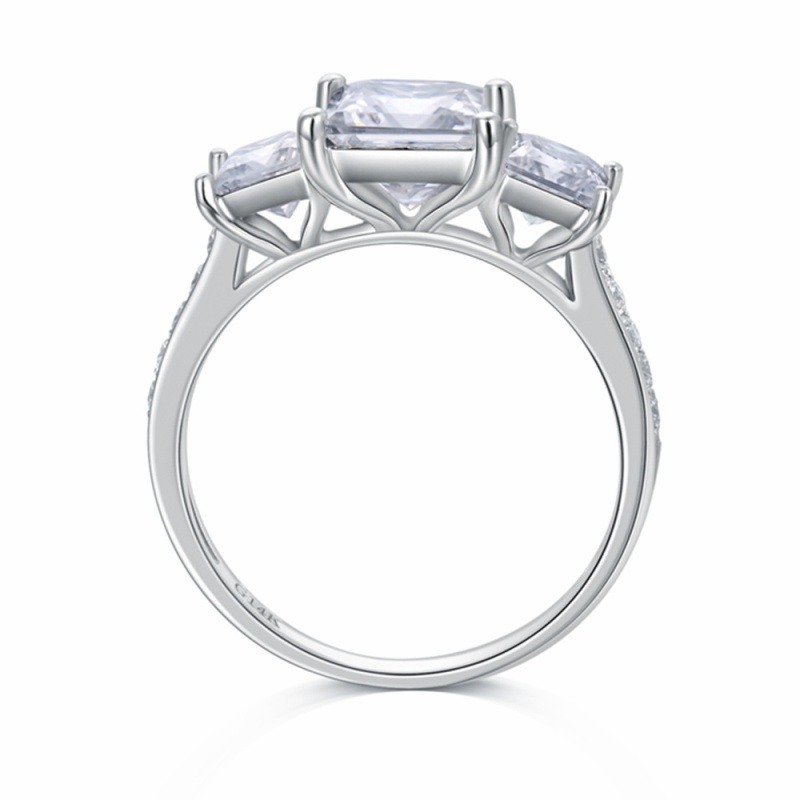 Bague de fiançailles trois pierres en or blanc 10 carats et moissanite de taille princesse-4