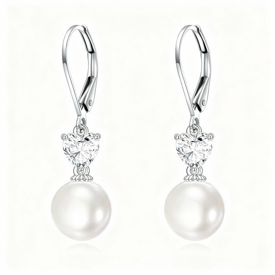 Boucles d'oreilles à fermoir à levier en or blanc 10 carats, moissanites rondes et en forme de cœur, et perles.