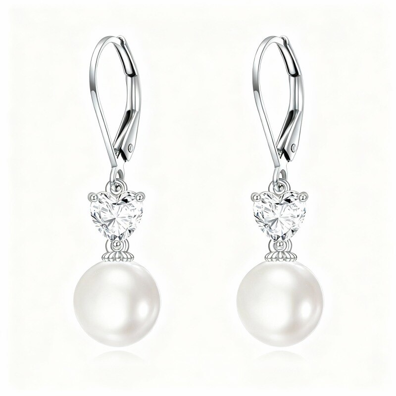 Boucles d'oreilles à fermoir à levier en or blanc 10 carats, moissanites rondes et en forme de cœur, et perles.-1
