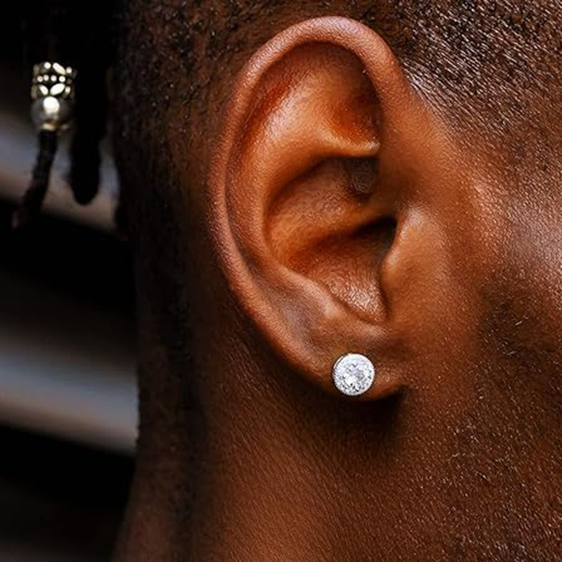 Boucles d'oreilles à clous en or blanc 14K avec moissanite taillée ronde-2