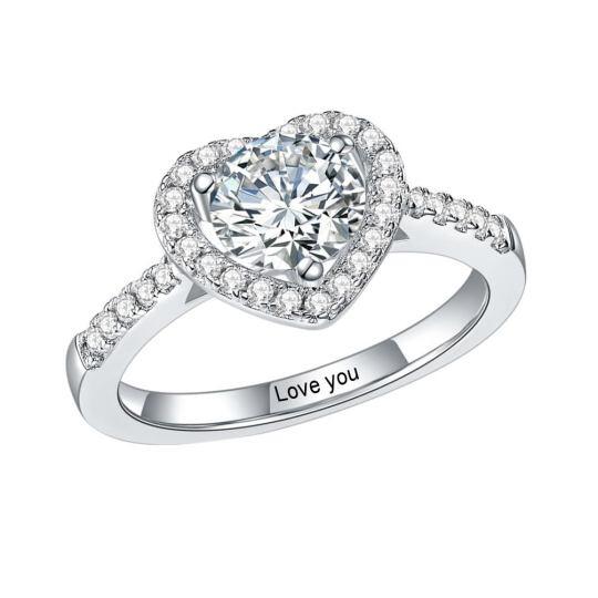 Anillo de compromiso de oro blanco de 10 quilates con corazón de moissanita redondo