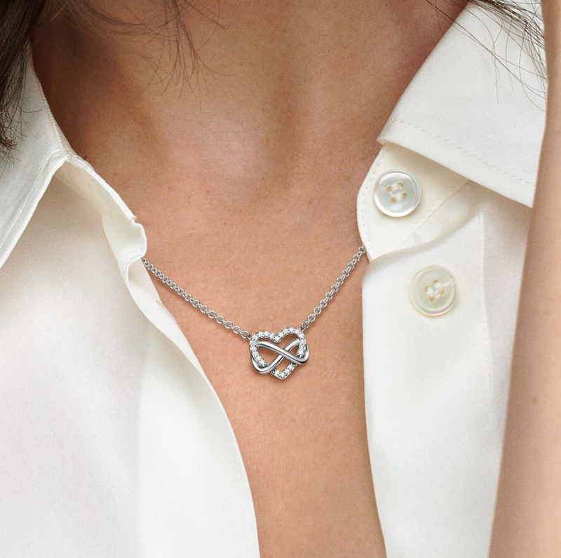 Collar con colgante de corazón infinito brillante en oro blanco de 14 quilates-2