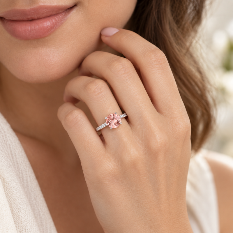 Anillo de compromiso personalizado con halo oculto, morganita redonda de oro blanco de 18 quilates y diamante cultivado en laboratorio.-2