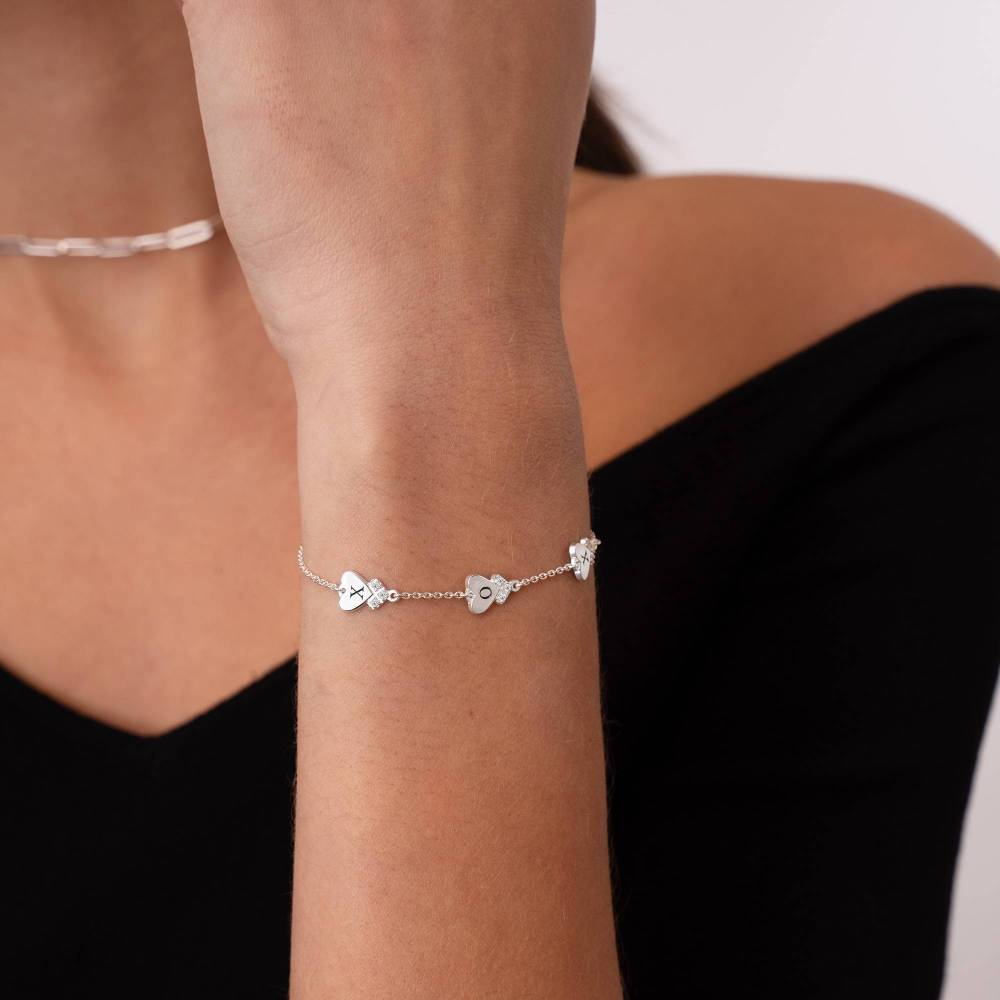 Pulseira com pingente de letras iniciais personalizadas em ouro branco 9K e zircónias cúbi-2