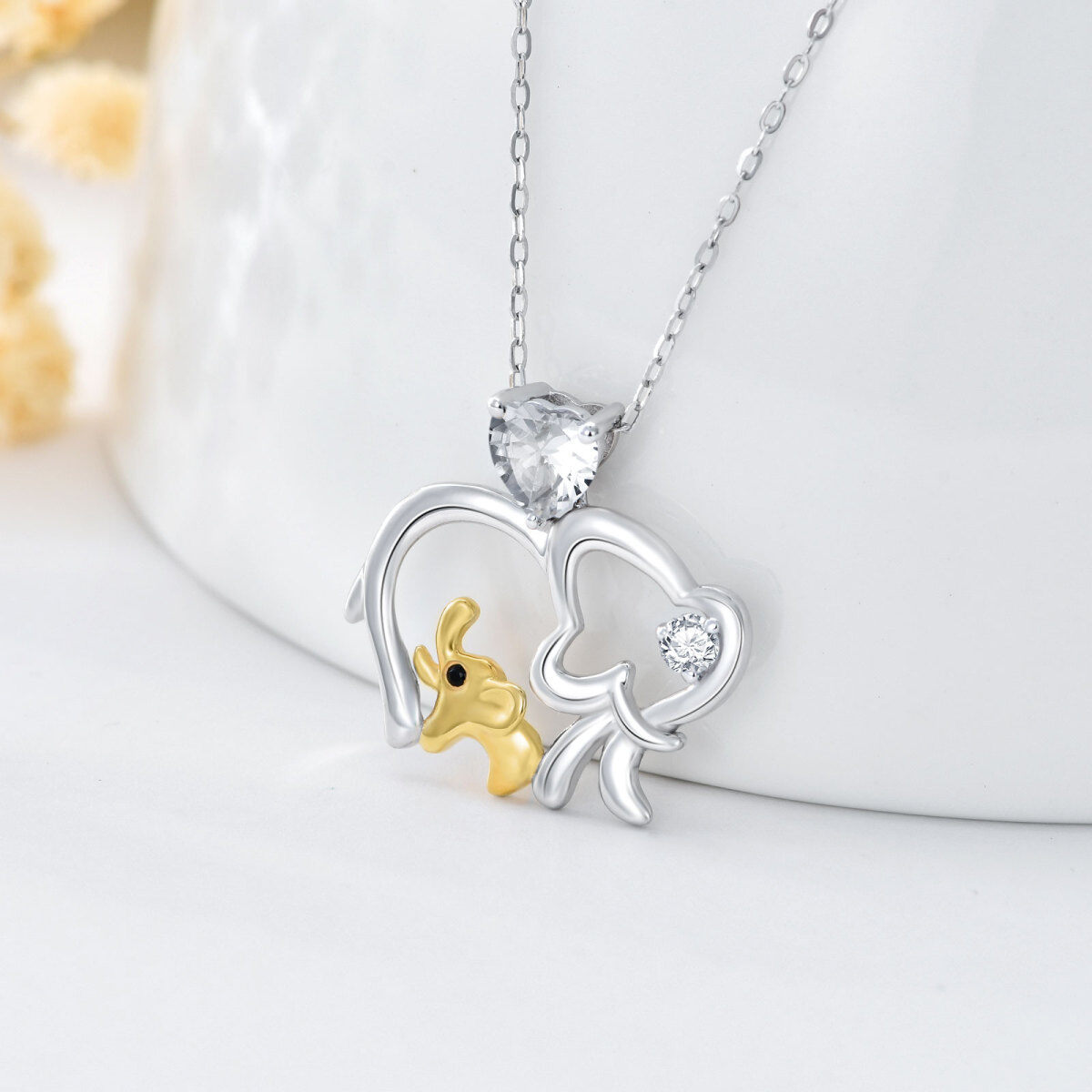 Collar con colgante de elefante con circonita en forma de corazón de dos tonos de oro blanco de 9 quilates para mujer-3