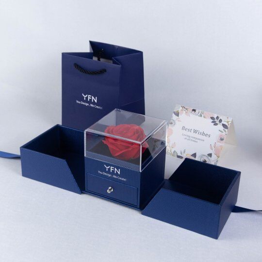 ネックレスや指輪用の青いプリザーブドローズジュエリーボックス。大切な人への贈り物に。