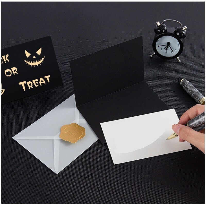 Tarjetas de felicitación de Halloween creativas y personalizadas para amigos y familiares-2