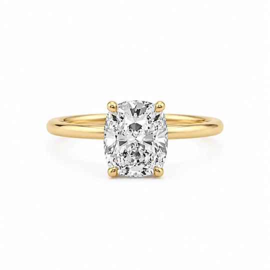 Anello di fidanzamento allungato in argento sterling placcato oro giallo con moissanite taglio cuscino e alone nascosto.