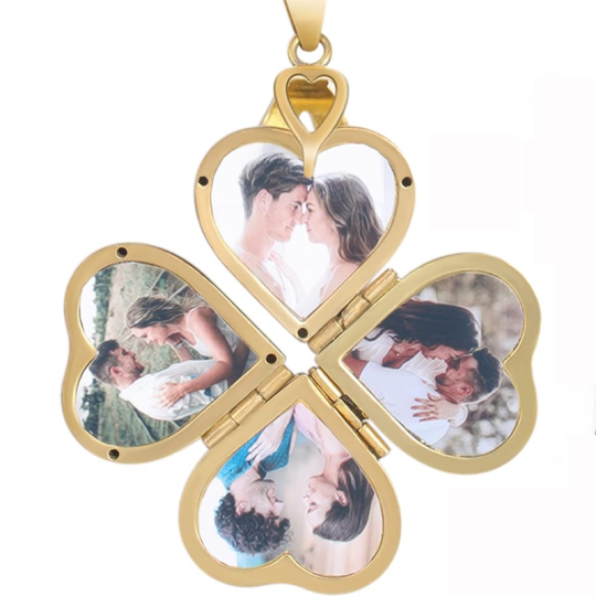 Collana con ciondolo con foto a forma di cuore con quadrifoglio e incisione personalizzata in oro vermeil