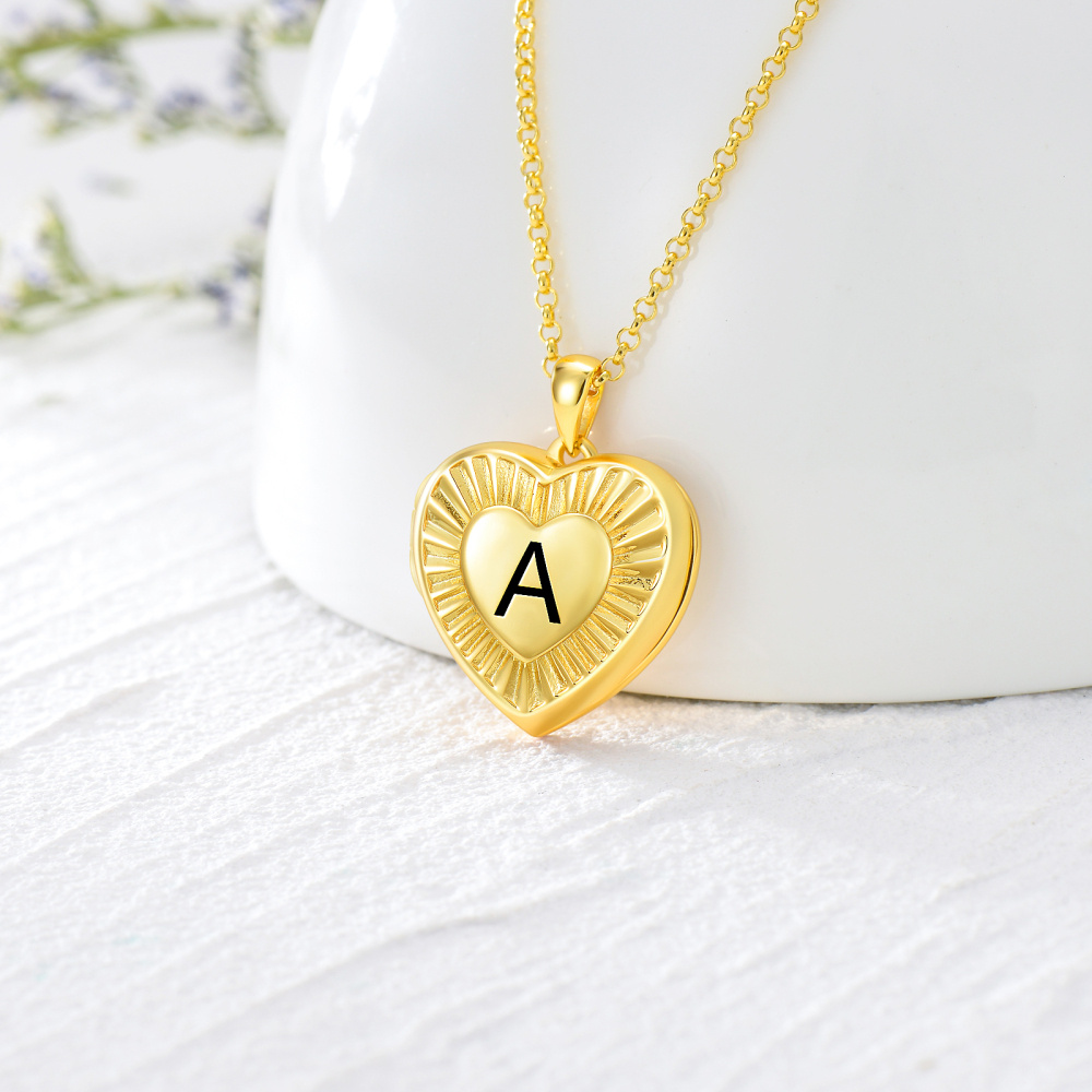Colar com pingente de foto de coração inicial personalizado em ouro vermeil para mulheres-3