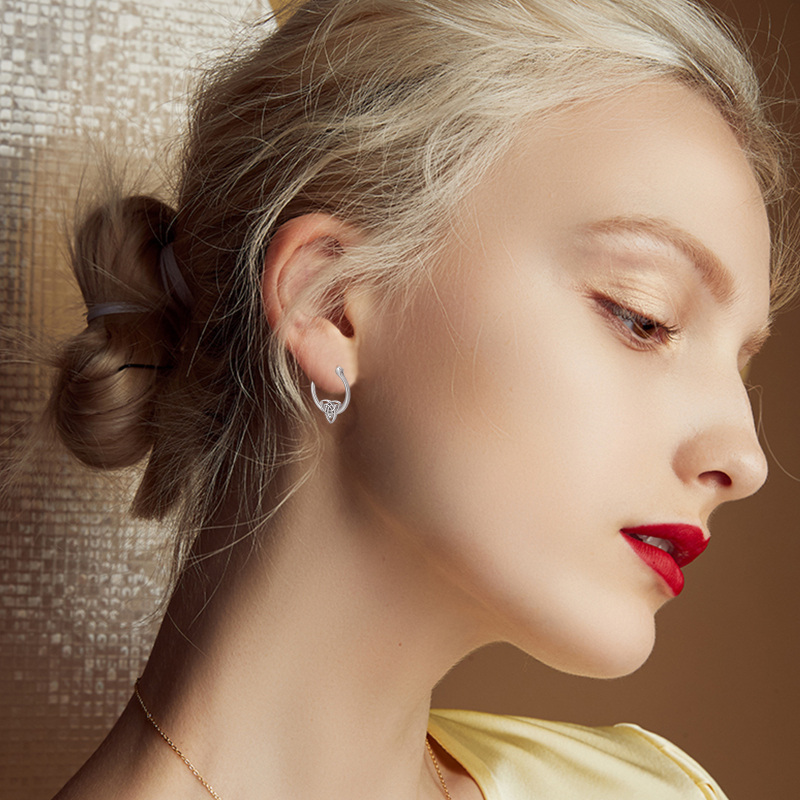 Brincos de argola com nó celta em prata esterlina-3