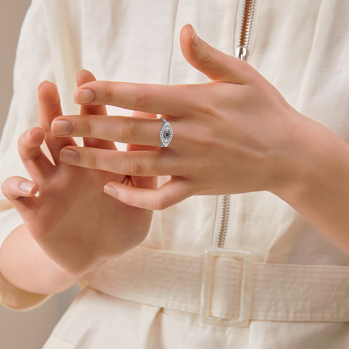 Anillo con sello de ojo del diablo en plata de ley-2