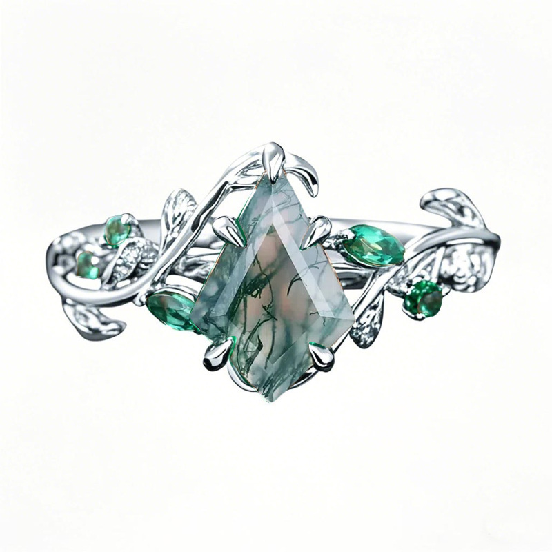 Anel personalizado em ouro branco de 18K com 1,2 quilates de ágata musgosa lapidada em forma de pipa e detalhe de folhagem de esmeralda.-1