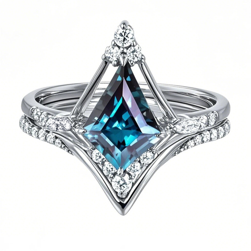 Bague de fiançailles en or blanc 10 carats sertie d'une alexandrite taille cerf-volant et d'une moissanite-1
