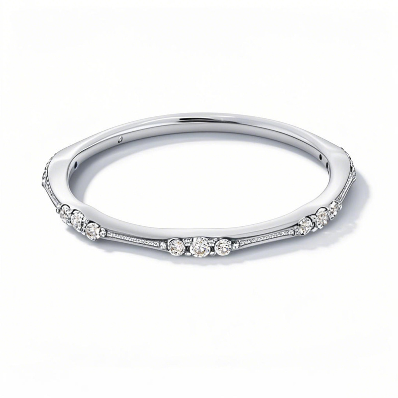 Anillo de bodas de oro blanco de 10 quilates con diamantes de talla redonda y grabado personalizado. Color I, claridad I2, certificado IGI 3EX.-1