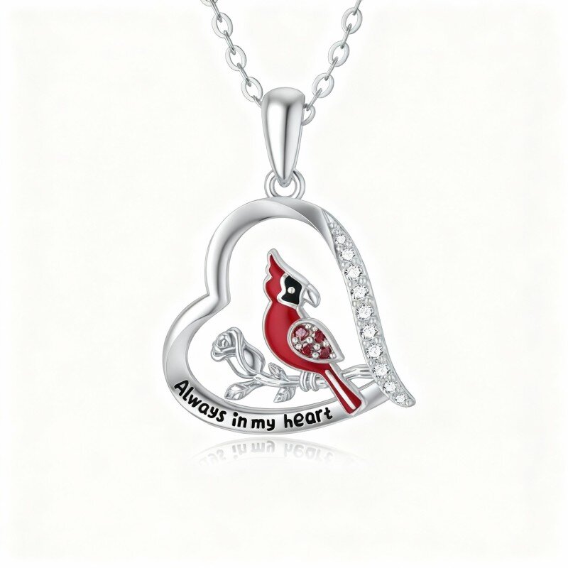 Colar com pendente de cardeal, rosa e coração em ouro branco 10K com zircónias cúbicas e palavra gravada.-1