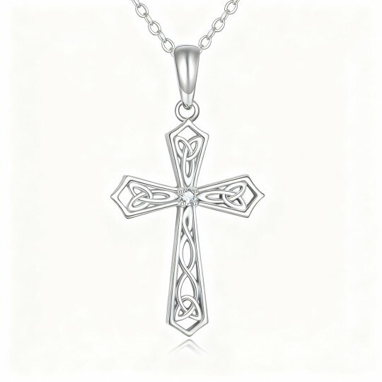 Collana con ciondolo a forma di nodo celtico e croce in oro bianco 10K con zirconi cubici