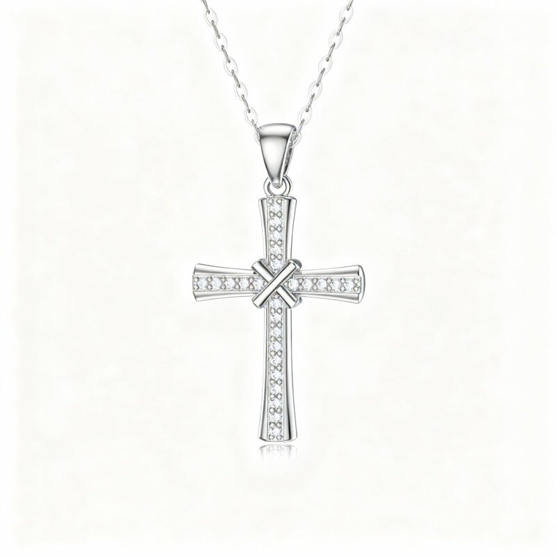 Colar com pendente de cruz em ouro branco 10K e zircónias cúbicas-3