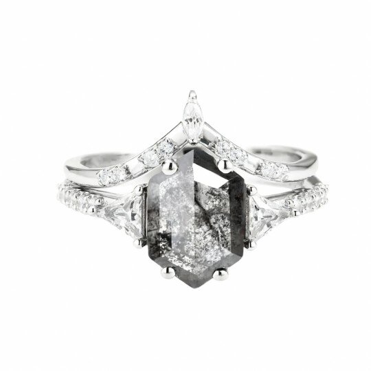 Anel de Noivado Personalizado com Gravação em Ouro Branco 10K e Diamantes