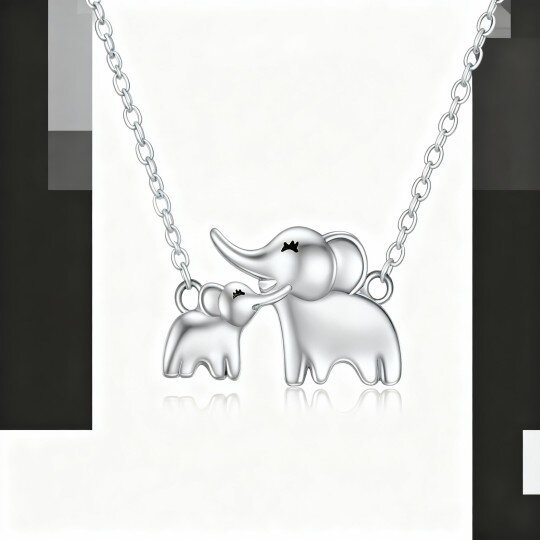 Colar com pendente de elefante e pais e filhos em ouro branco 10K