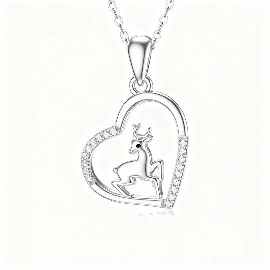 Colar com pendente de alce e coração em ouro branco 10K com zircónias cúbicas