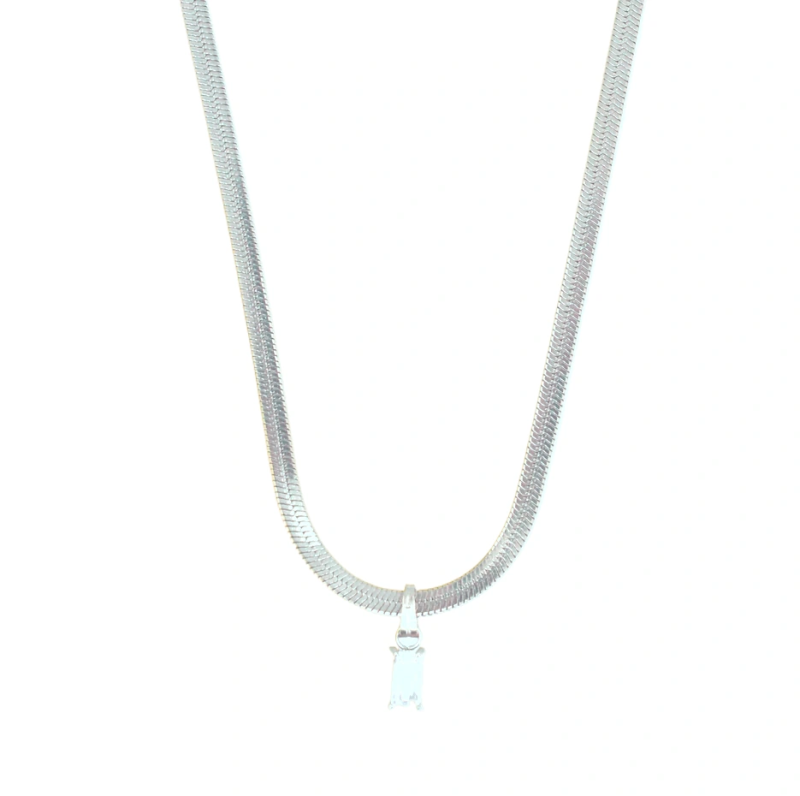 Collier pendentif en platine plaqué or blanc, orné d'un diamant de laboratoire taille émeraude, d'obsidienne et d'une émeraude de laboratoire.-1