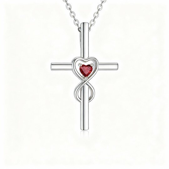 Colar com pendente de cruz e coração em ouro branco 9K com zircónias cúbicas em forma de coração