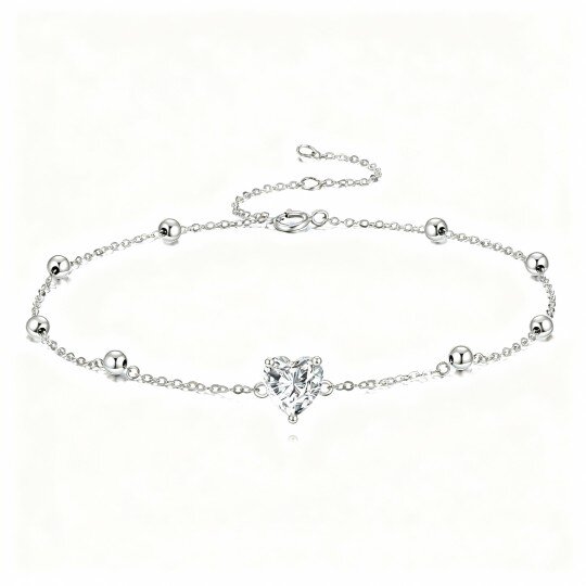 Pulseira com pendente de coração em ouro branco 10K e moissanita lapidada em forma de coração.